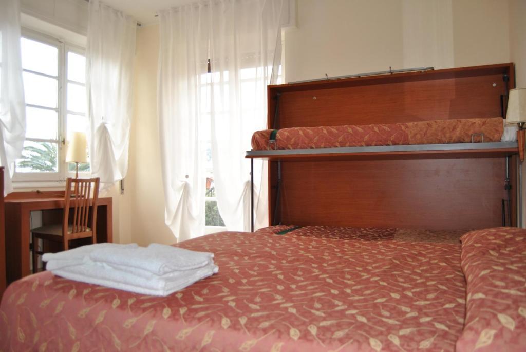 Hotel Mimosa Spotorno Zimmer foto